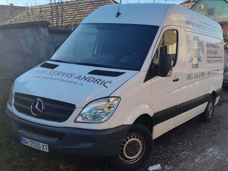Mercedes Sprinter vozilo Tepih Servisa Andrić, prednji ugao